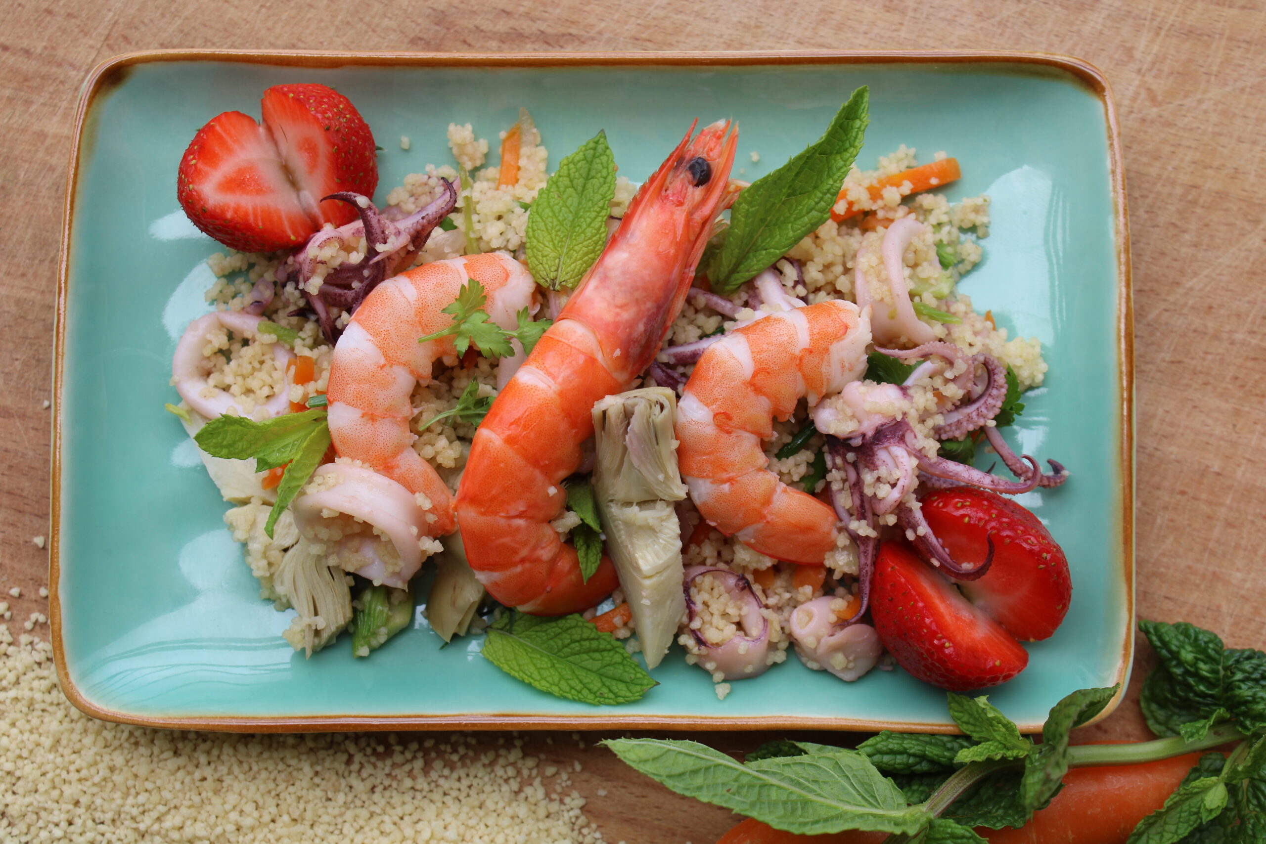 Insalata di Cus Cus con calamari, gamberi e carciofini